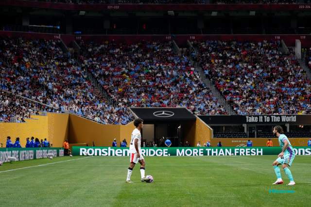 瓜迪奥拉再秀骚操作！曼城6球大胜提前出线，亚洲豪门两战净输11球